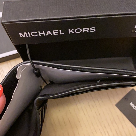 Michael Kors Wallet - Picture 3 of 9